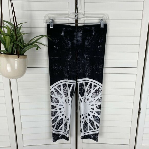 Terez for Soul Cycle Capri Leggings Black‎ White Wheels Athleisure Size M - Picture 1 of 9